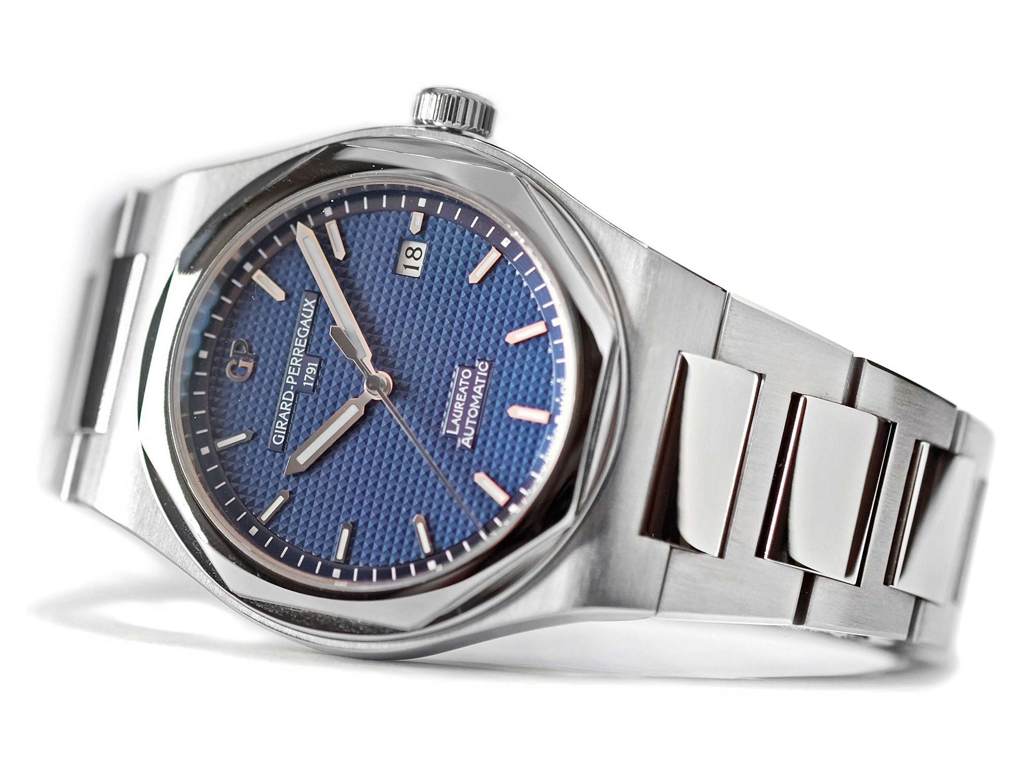 Girard-Perrregaux Laureato