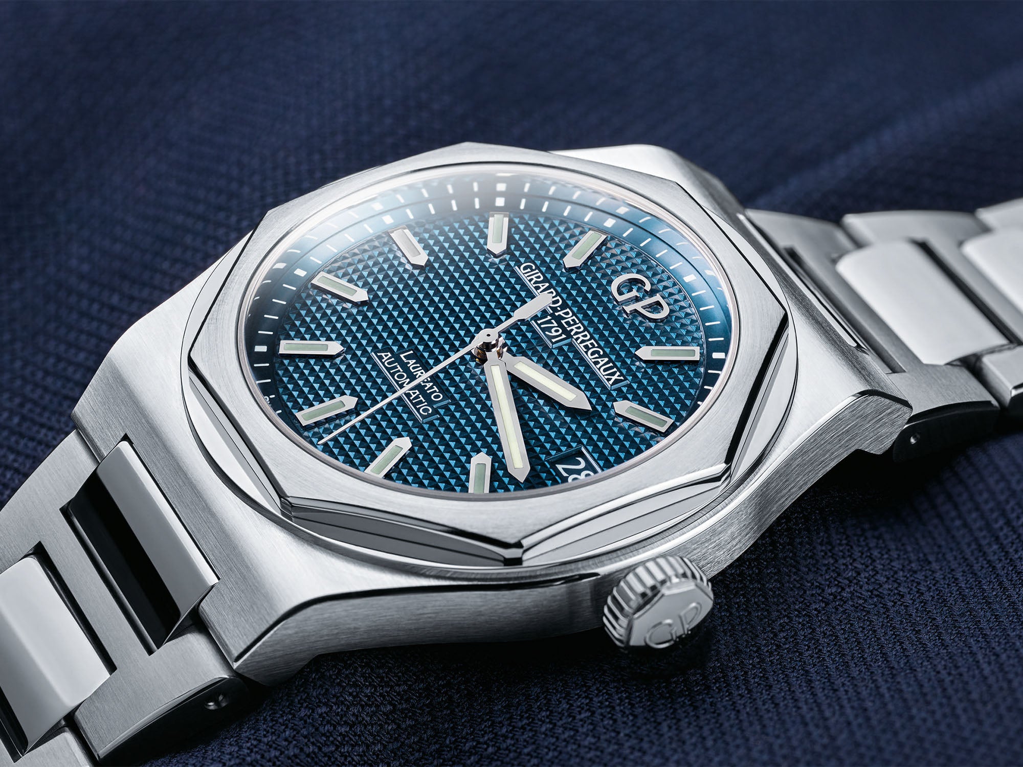 Girard-Perregaux Laureato