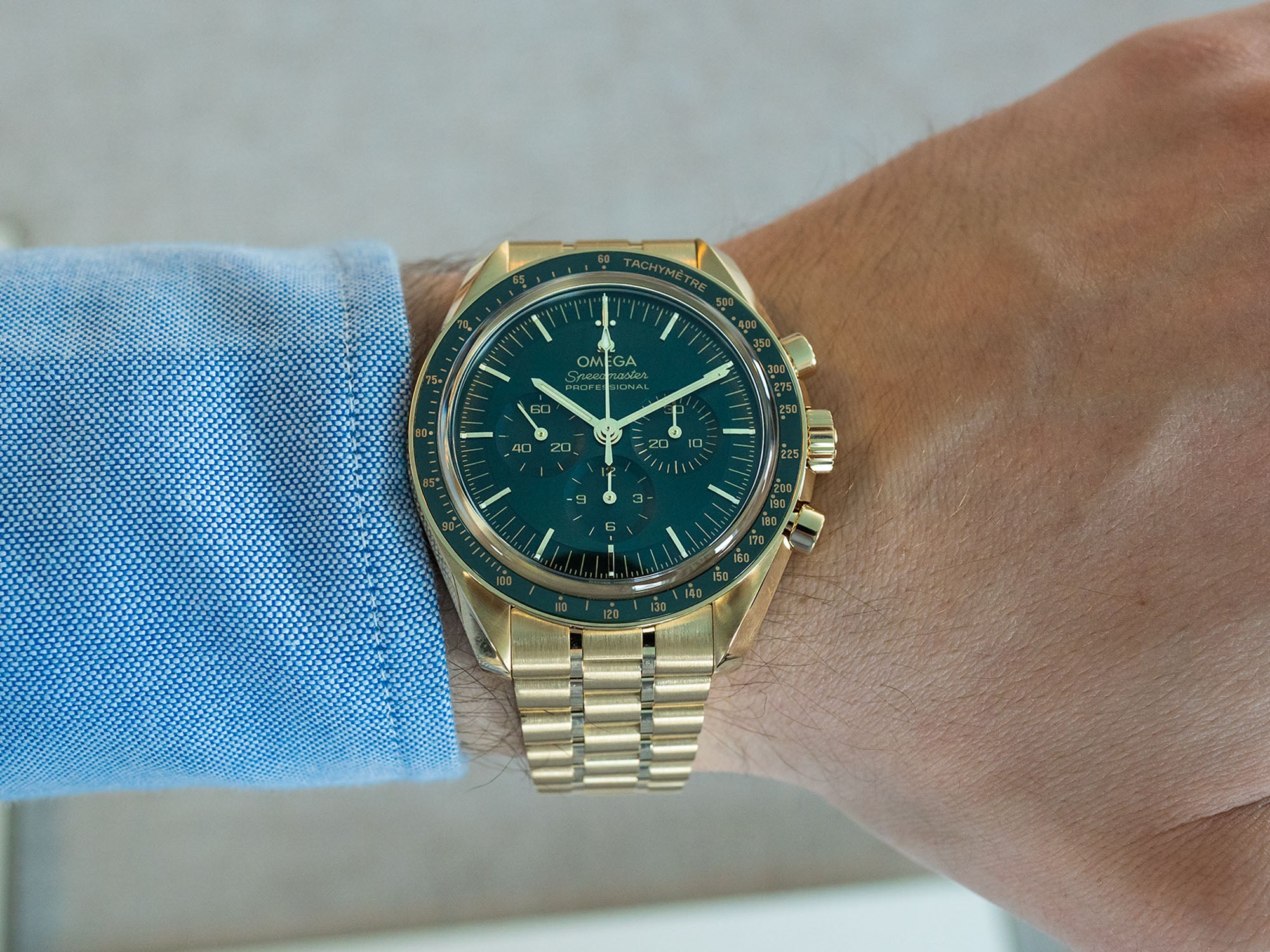 Omega Speedmaster Moonwatch in Moonshine Gold - Bracelet